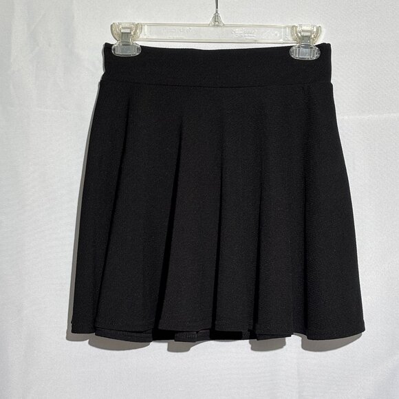 Urban Coco Black Skirt Size Medium - Picture 1 of 3